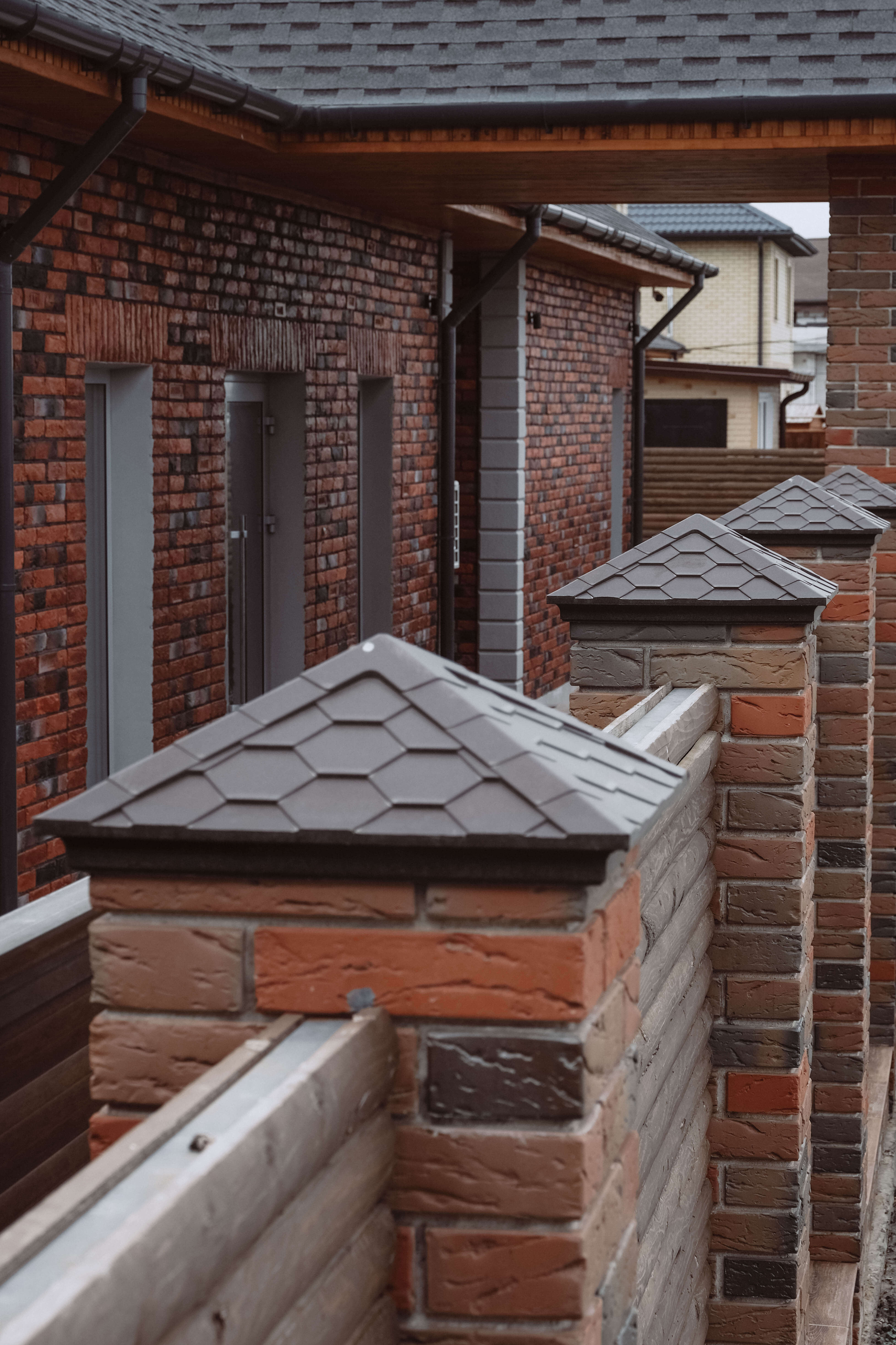 Колпак Zking Эверест Коричневый на столб 1.5х1.5 кирпича (390х390мм) в Благовещенске фото